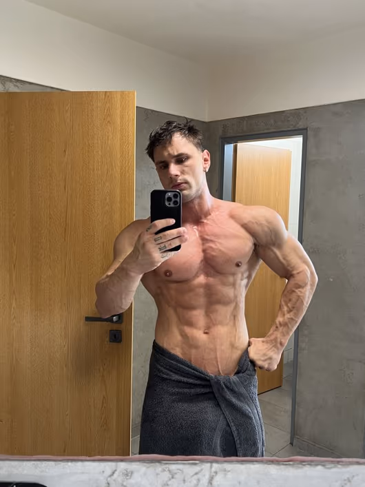Artem, photo 2