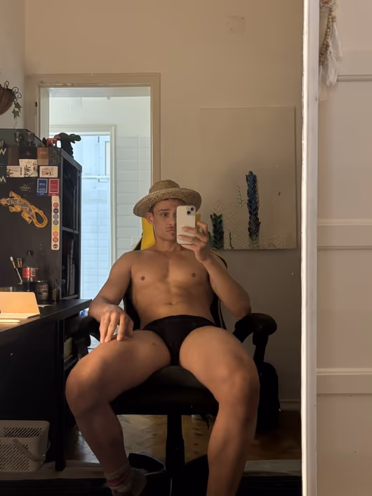 Mateo, male escort in Deira