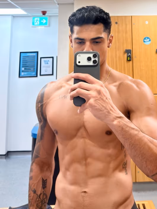 Thiago, male escort in Deira